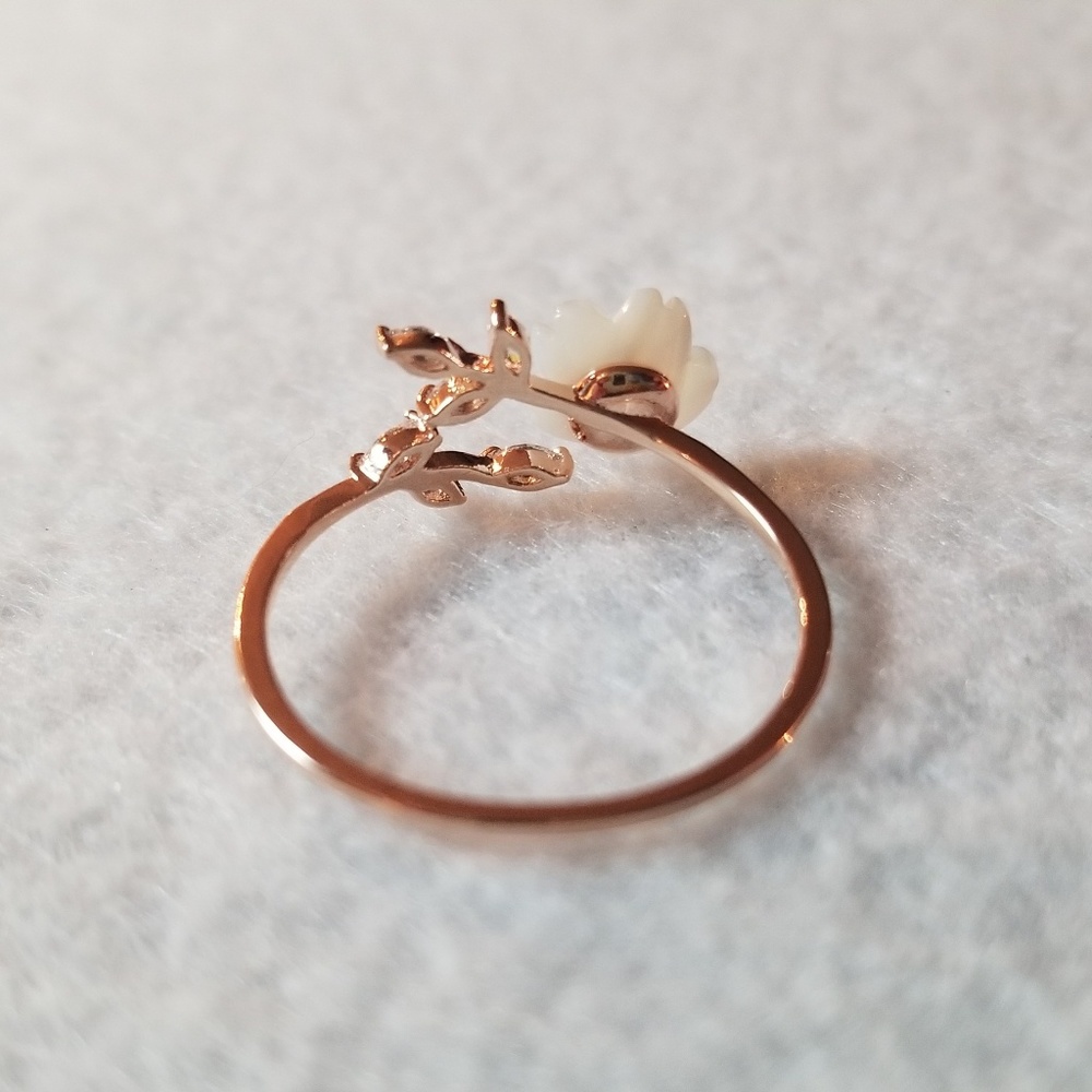 Rose Gold and Mother of Pearl Ring - Picture 3 of 6